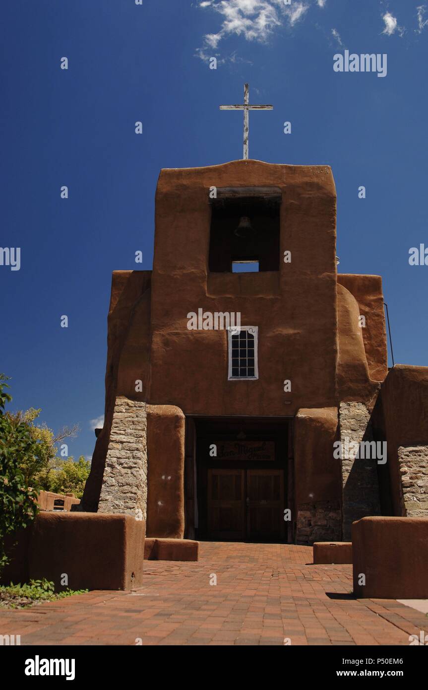 In den Vereinigten Staaten. Santa Fe. San Miguel Mission. Spanischen Kolonialen mission Kirche zwischen 1610 und 1626 gebaut. Umgebaut im 18. Jahrhundert. Zustand von New Mexiko. Stockfoto