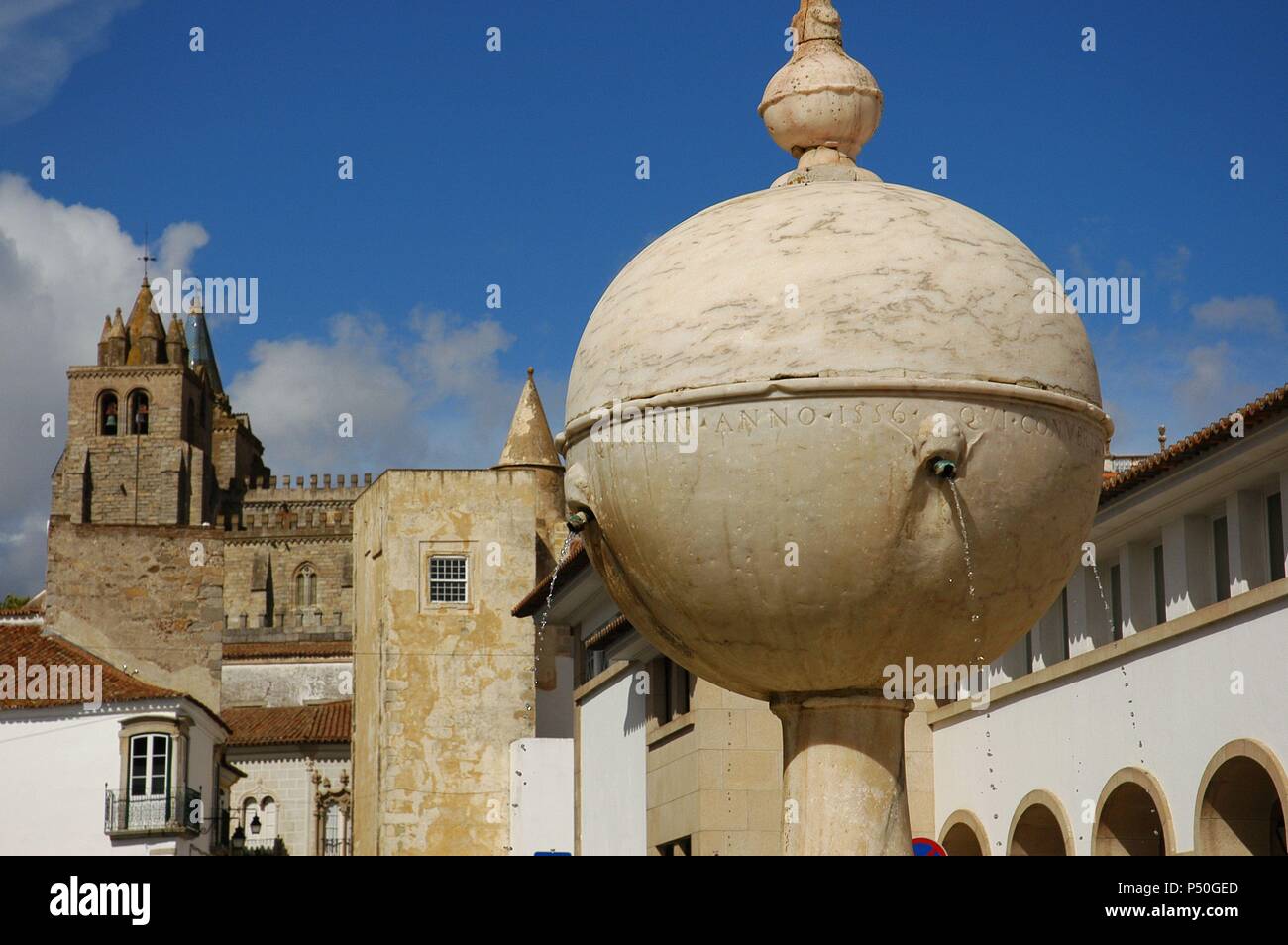 Portugal. Evora. Renaissance Brunnen (1556) Largo das Portas de Moura. Stockfoto