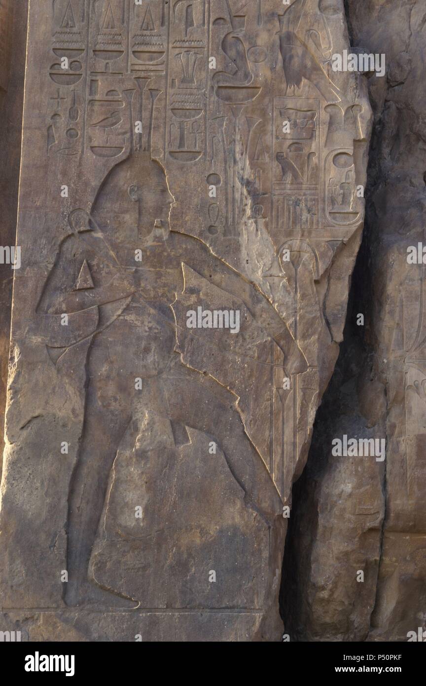 ARTE EGIPCIO. EGIPTO. Vertreter Reilieve que El símbolo de la UNION ENTRE EL ALTO EGIPTO (JUNCO) Y EL BAJO EGIPTO (papiro). Base de los COLOSOS DE MENNON. Medinet-habu. Tebas. Las Mejores. Egipto. Stockfoto