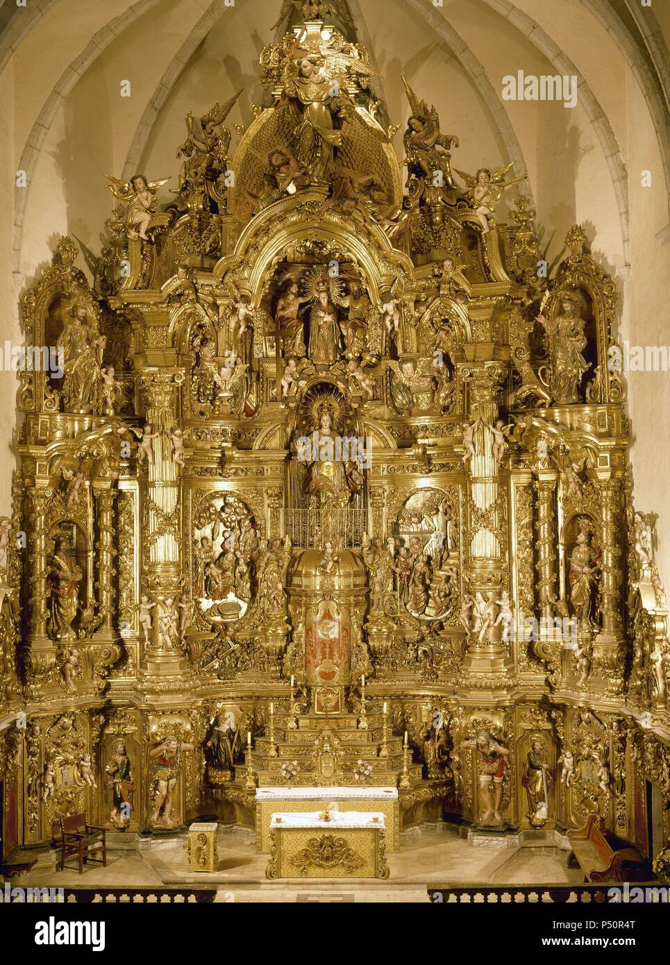 ARTE BARROCO. ESPAÑA. PAU COSTA. Escultor Español. RETABLO del ábside de la Iglesia DE SANTA MARIA (1727). Madera. CADAQUES. Provincia de Girona. Cataluña. Stockfoto