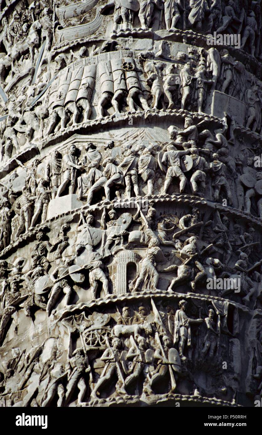 Spalte des Marcus Aurelius. 176-192 AD. Reliefs mit der Darstellung der Siege des Marcus Aurelius gegen die Germanen und Sarmaten. Rom. Italien. Stockfoto