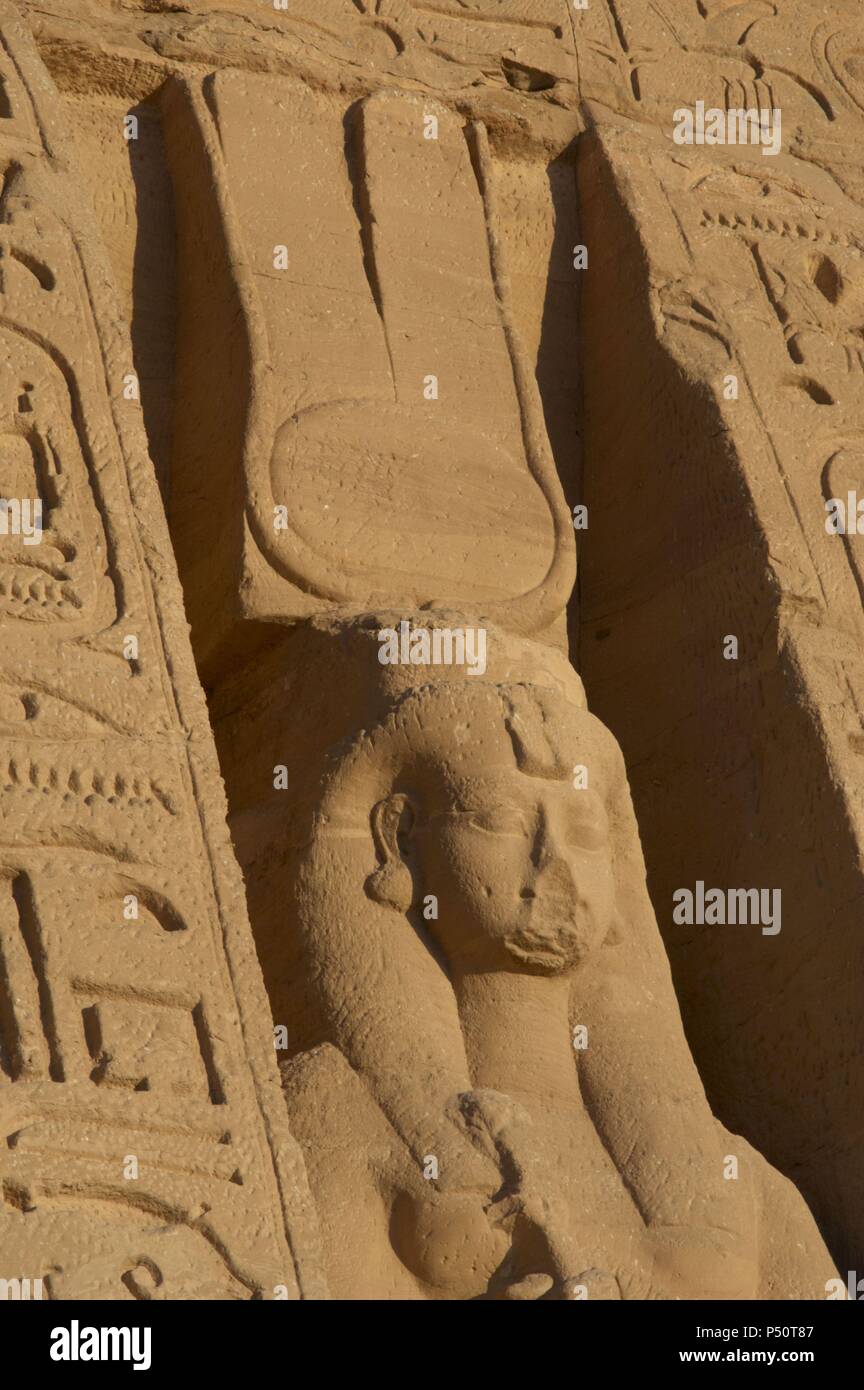 Nefertari, auch als Nefertari Merytmut bekannt. Eine der Großen Königlichen Frauen (oder Principal Frauen) von Ramses des Großen. Neuen Reich. Tempel der Hathor oder kleinen Tempel. Abu Simbel. Ägypten. Stockfoto