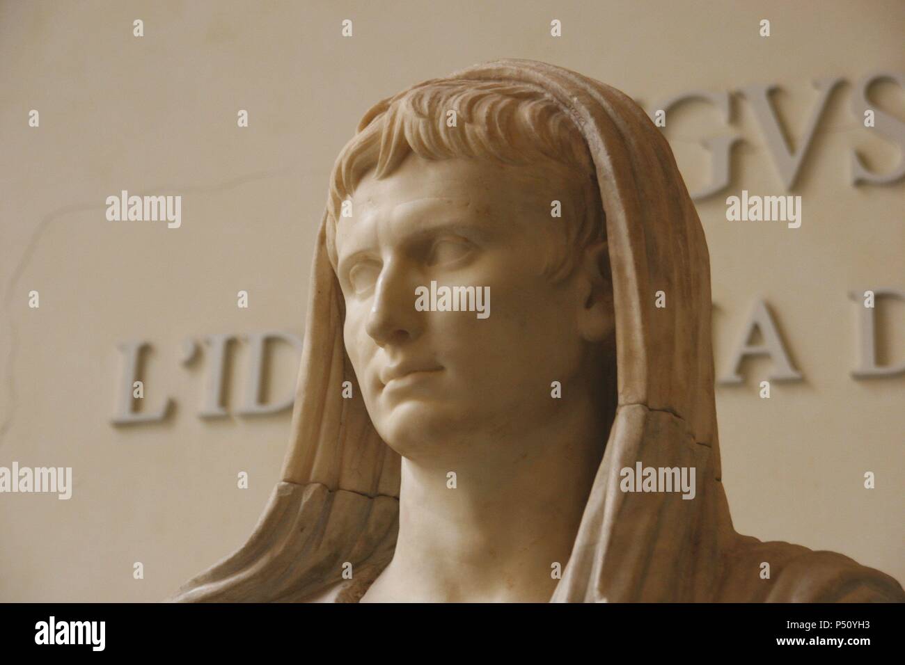 Augustus (61 V.CHR.-14 N.CHR.) als Pontifex Maximus. Erste Kaiser des römischen Reiches. Marmorstatue. Das Römische Nationalmuseum. Rom. Italien. Stockfoto