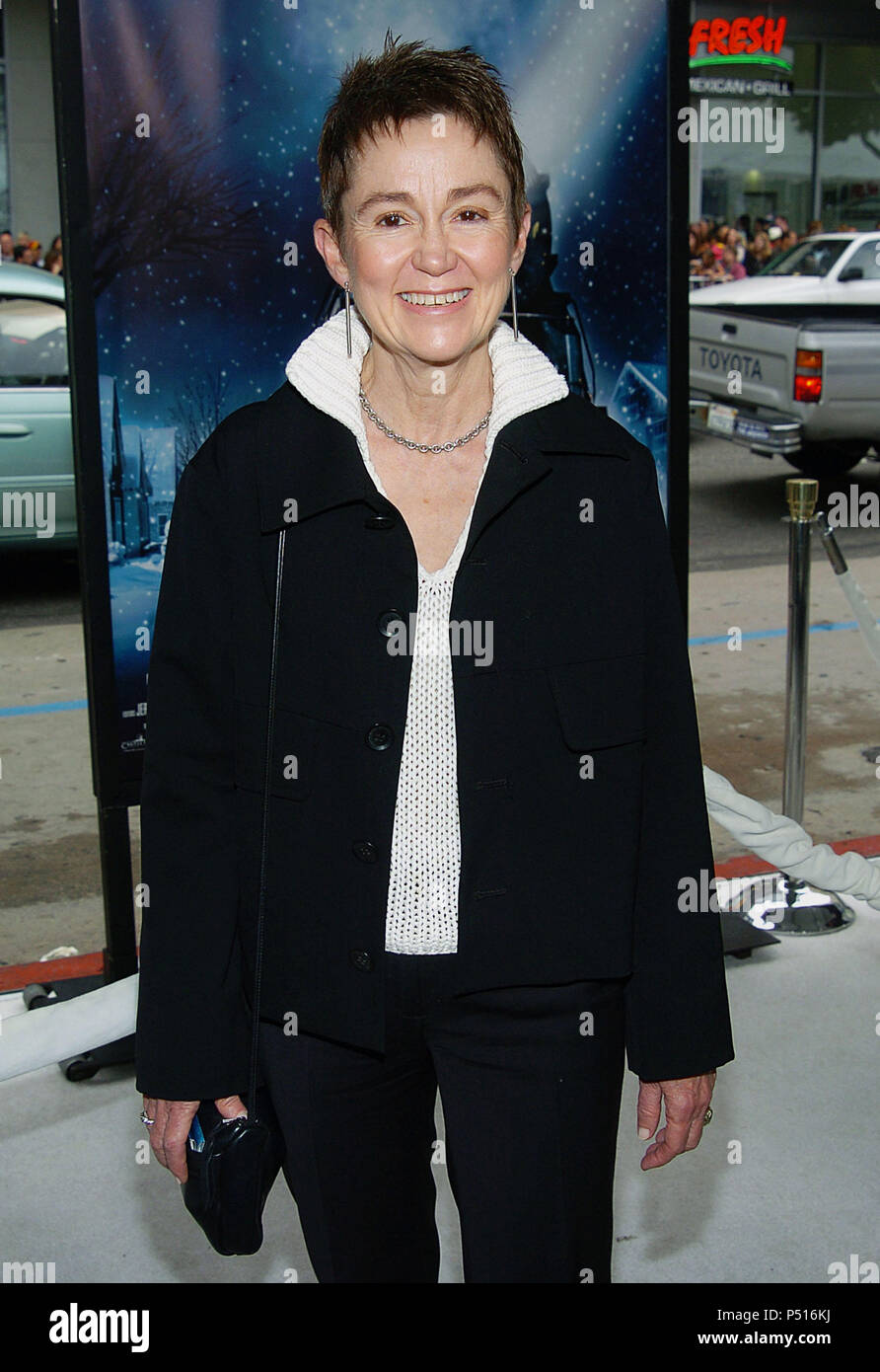 Der Dekan der USC School of Cinema-Television Elizabeth Daly Ankunft auf dem Polar Express Premiere auf dem Grauman Chinese Theatre in Los Angeles. 11.07.2004. DeanUSC DalyElizabeth 017 Red Carpet Event, Vertikal, USA, Filmindustrie, Prominente, Fotografie, Bestof, Kunst, Kultur und Unterhaltung, Topix Prominente Fashion/Vertikal, Besten, Event in Hollywood Leben - Kalifornien, Roter Teppich und backstage, USA, Film, Stars, Film Stars, TV Stars, Musik, Promis, Fotografie, Bestof, Kunst, Kultur und Unterhaltung, Topix, vertikal, eine Person, die aus den Jahren, Stockfoto