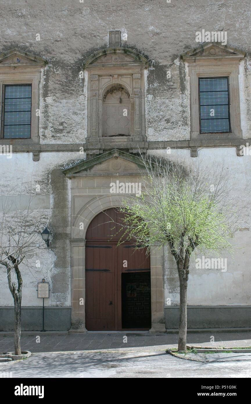 ENTRADA PRINCIPAL DE LA PARROQUIA DE SAN MATEO CONSTRUCCION DE LOS SIGLO XVI Y XVII. Lage: Iglesia de San MATEO APOSTOL, ALBURQUERQUE, SPANIEN. Stockfoto