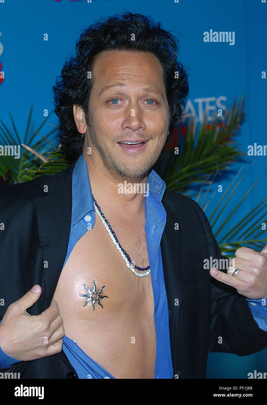 Rob Schneider Ankunft bei der Premiere von "50 erste Dates" im Westwood  Village Theater in Los Angeles. Februar 3, 2004. SchneiderRob 026 Red  Carpet Event, Vertikal, USA, Filmindustrie, Prominente, Fotografie, Bestof,  Kunst,