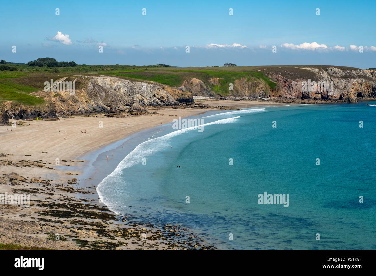 Die Pointe de Pen-Hir, einer Landzunge der Halbinsel Crozon in der Bretagne, im Südwesten von Camaret-sur-Mer, Frankreich. Stockfoto