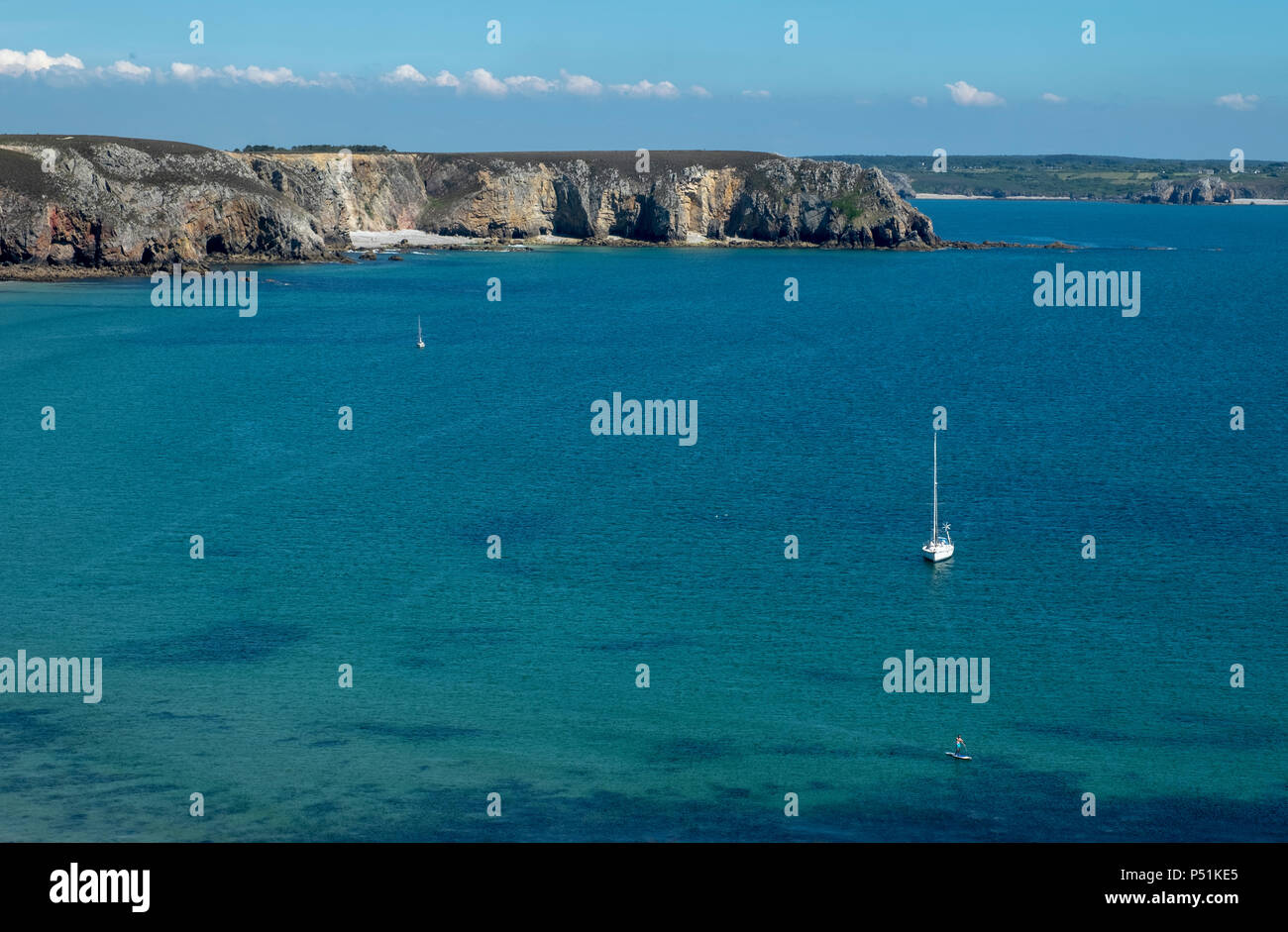 Die Pointe de Pen-Hir, einer Landzunge der Halbinsel Crozon in der Bretagne, im Südwesten von Camaret-sur-Mer, Frankreich. Stockfoto