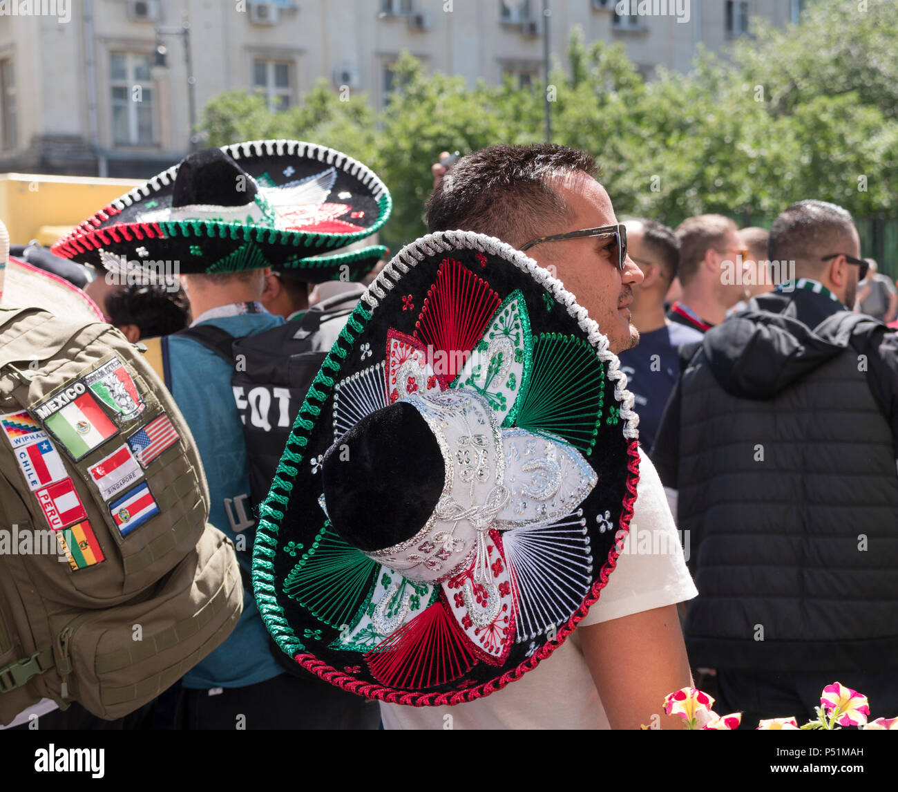 Moskau - 15. JUNI 2018: Fussball-WM Fanatiker von Mexiko mit ihren typischen Kostüme in den Straßen zum 15. Juni 2018 in Moskau, Russland Stockfoto