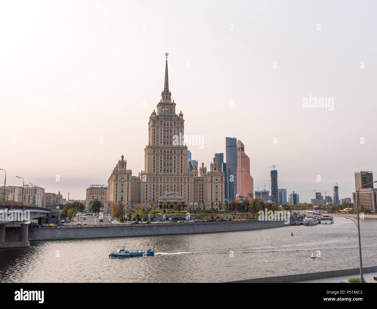 Moskau - 14. Oktober: Moskau Stalin Ära Turm Gebäude der Ukraine Hotel am 14. Oktober 2017 in Moskau, Russland Stockfoto