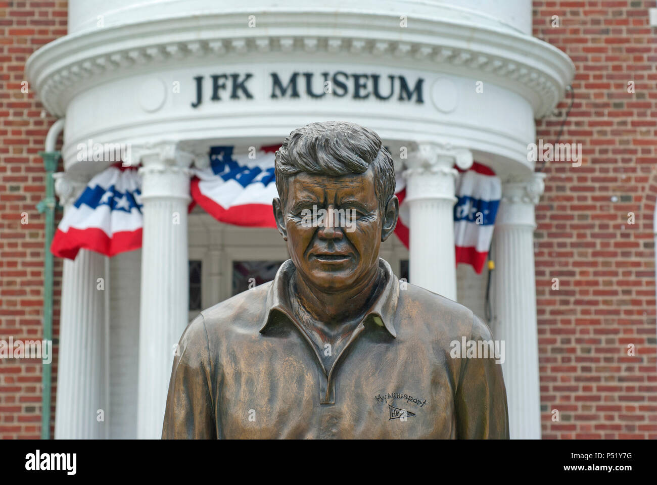 Präsident John Fitzgerald Kennedy Statue vor dem JFK Museum, Hyannis, Barnstable County, Cape Cod, Massachusetts, USA Stockfoto