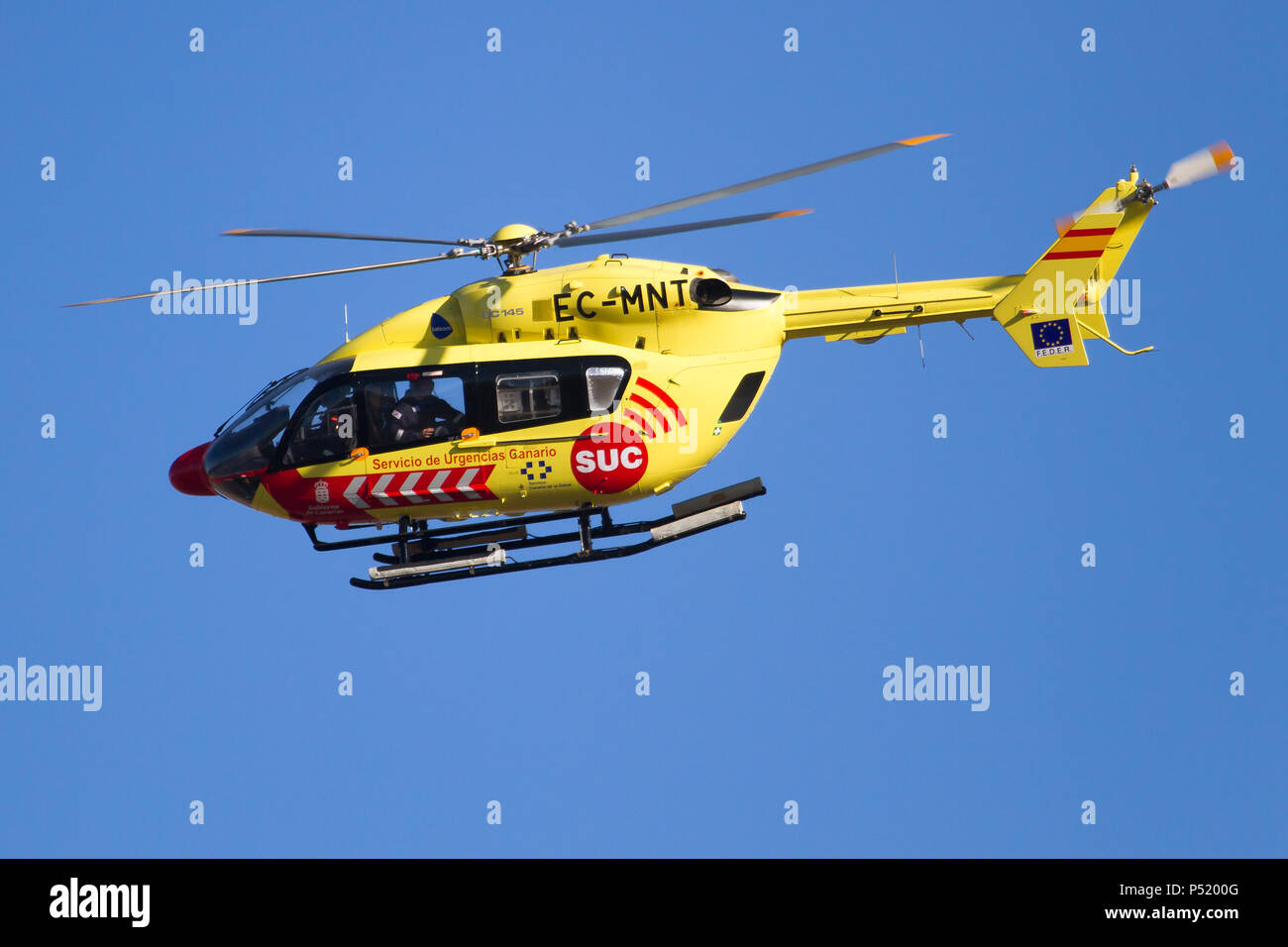 Ein Eurocopter EC 145 in Las Palmas Gran Canaria zurück, die von einer Rettung Mission. Stockfoto