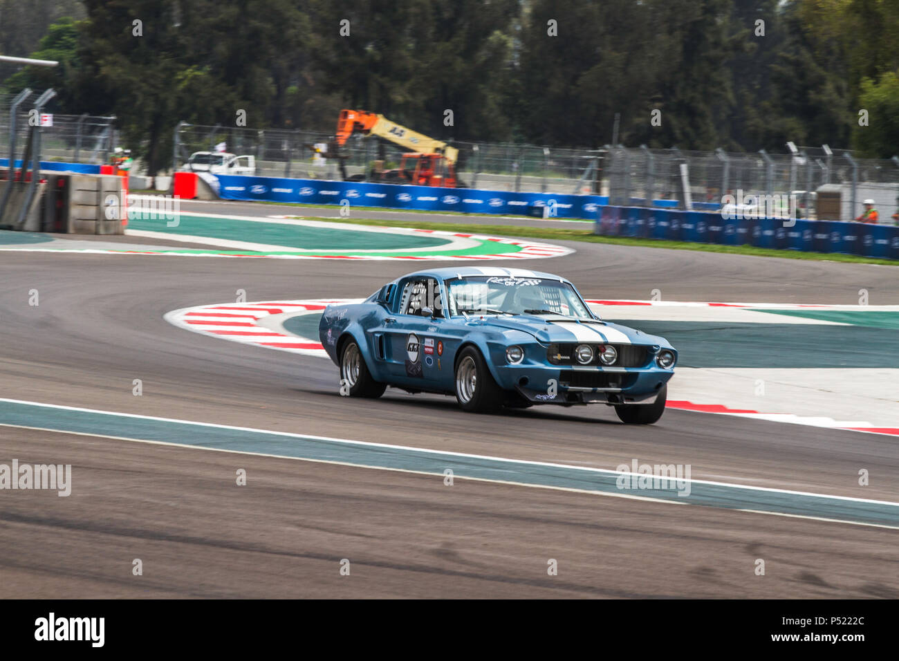 Mexiko City, Mexiko - September 01, 2017: Autodromo Hermanos Rodriguez. FIA World Endurance Championship WEC. 1967 Mustang Shelby GT500 Nr. 133 läuft an der freien Praxis für die Mexiko Vintage Serie. Stockfoto