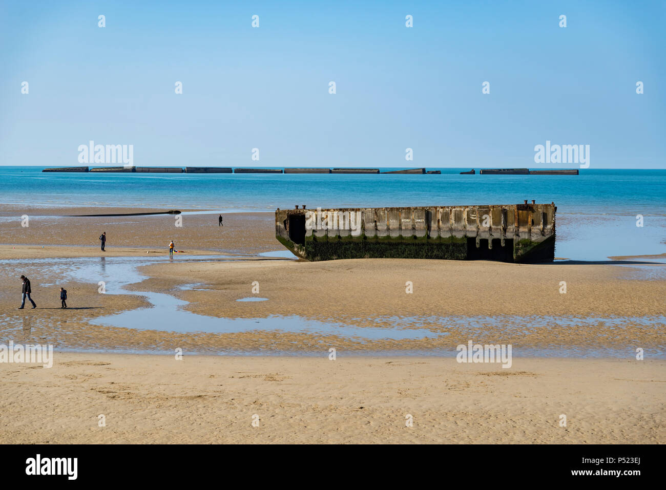 Die Überreste der Maulbeere Hafen von Arromanches Stockfoto