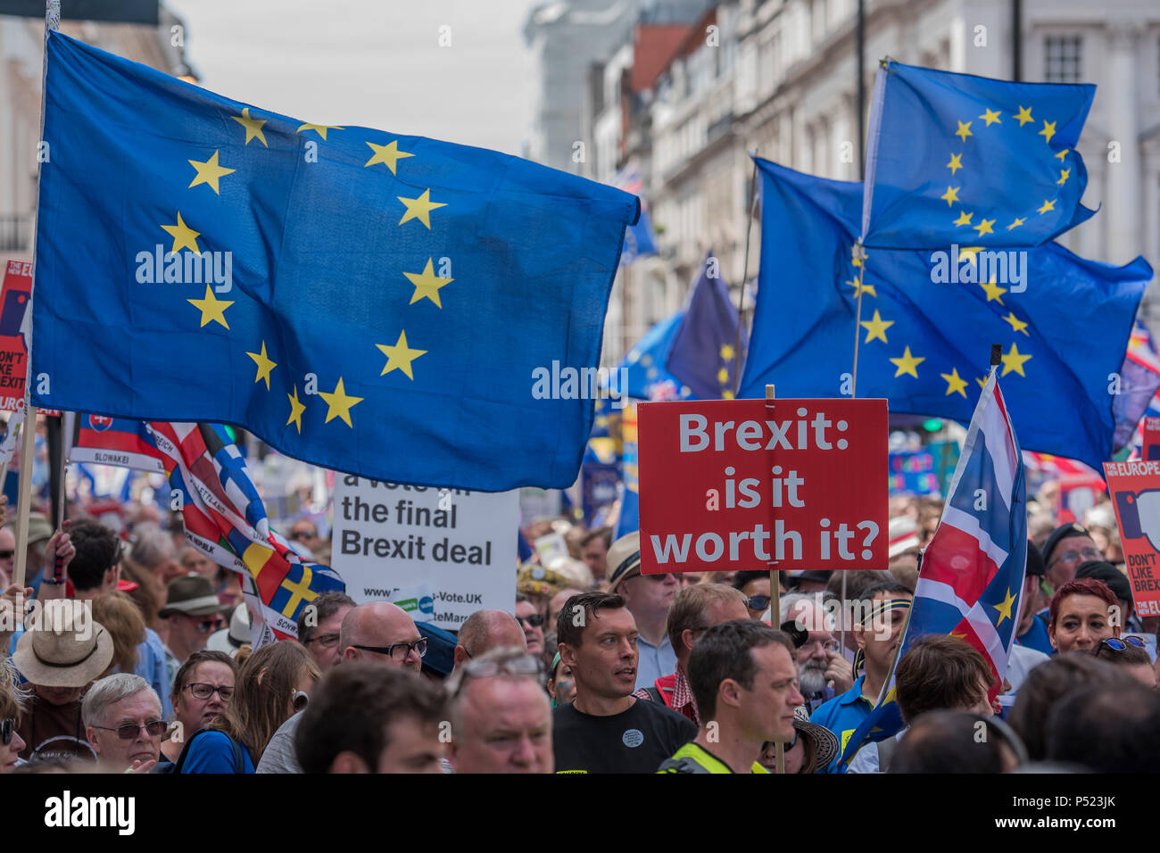 London, Großbritannien. 23. Juni 2018. März der Menschen für ein Volk auf der abschließenden Brexit beschäftigen. Zeitlich mit dem zweiten Jahrestag der Volksabstimmung 2016 durch anti Brexit, pro EU-Aktivisten organisiert ist. Credit: Guy Bell/Alamy leben Nachrichten Stockfoto