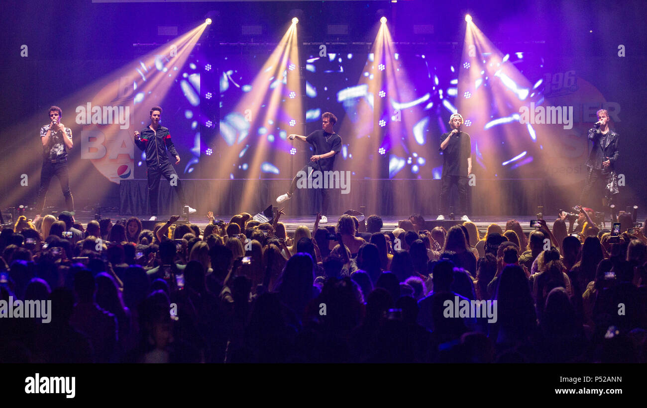 Rosemont, Illinois, USA. 23. Juni 2018. Jona MARAIS, DANIEL SEAVEY, ZACH HERRON, JACK AVERY und CORBYN BESSON von Warum nicht wir während der B 96 Sommer Bash an der Allstate Arena in Rosemont, Illinois Credit: Daniel DeSlover/ZUMA Draht/Alamy leben Nachrichten Stockfoto