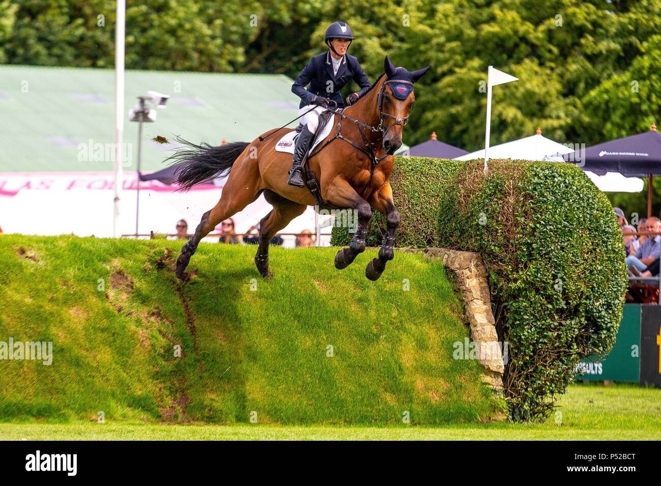 West Sussex, UK. 23. Juni 2018. Harriet Nuttall reiten Dulf. GBR. Die britische Speed Derby. CSI 4* Al Shira'aa Hickstead Derby treffen. Springen. Der All England Parcours. Hickstead. West Sussex. UK. Tag 4. 23.06.2018. Credit: Sport in Bildern/Alamy leben Nachrichten Stockfoto