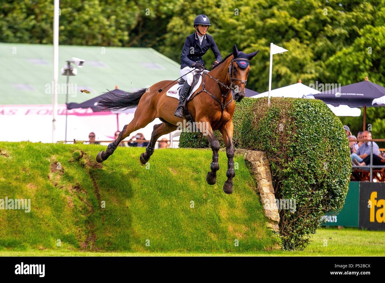 West Sussex, UK. 23. Juni 2018. Harriet Nuttall reiten Dulf. GBR. Die britische Speed Derby. CSI 4* Al Shira'aa Hickstead Derby treffen. Springen. Der All England Parcours. Hickstead. West Sussex. UK. Tag 4. 23.06.2018. Credit: Sport in Bildern/Alamy leben Nachrichten Stockfoto
