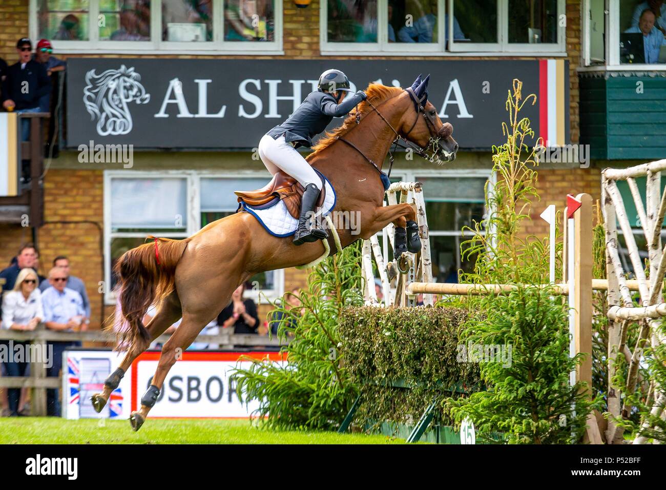 West Sussex, UK. 23. Juni 2018. Kirstie Leightley reiten Thais D'La Verrerie. GBR. Die britische Speed Derby. CSI 4* Al Shira'aa Hickstead Derby treffen. Springen. Der All England Parcours. Hickstead. West Sussex. UK. Tag 4. 23.06.2018. Credit: Sport in Bildern/Alamy leben Nachrichten Stockfoto