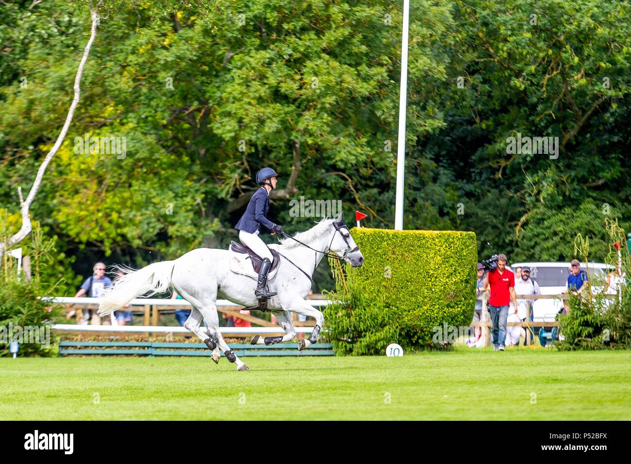 West Sussex, UK. 23. Juni 2018. Harriet Nuttall, Silber. GBR. Die britische Speed Derby. CSI 4*. Die Al Shira'aa Hickstead Derby treffen. Springen. Der All England Parcours. Hickstead. West Sussex. UK. Tag 4. 23.06.2018. Credit: Sport in Bildern/Alamy leben Nachrichten Stockfoto