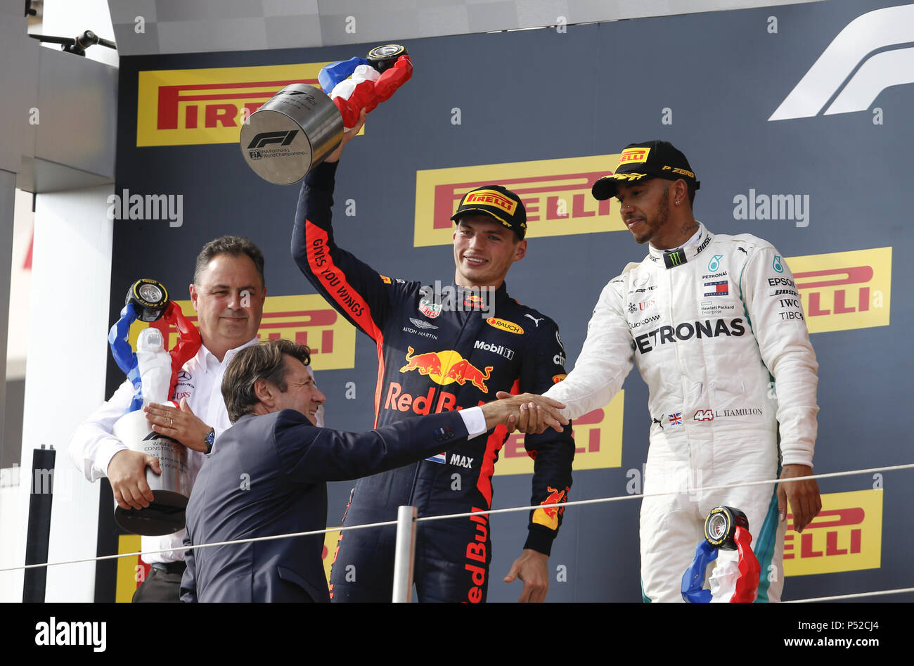 Motorsport: FIA Formel Eins-Weltmeisterschaft 2018, Grand Prix von Frankreich, Ron Lake, #33 Max Verstappen (NLD, Aston Martin Red Bull Racing), #44 Lewis Hamilton (GBR, MERCEDES AMG PETRONAS Motorsport), 24.06.2018. | Verwendung weltweit Stockfoto