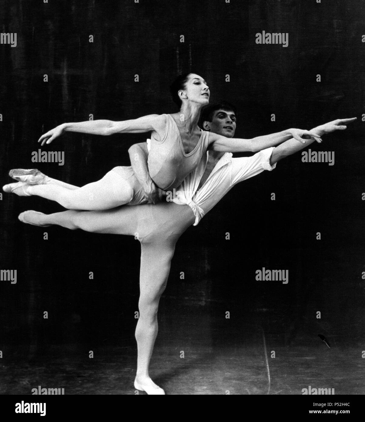 Russische Ballett Tänzerin Rudolf Nureyev, die nach Frankreich defected Tanzen mit seinem Partner Vyoubova. 1961. Stockfoto