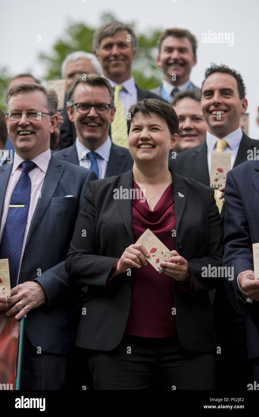 Der Schottischen Konservativen besucht einen Fotoauftrag Mohn zu Pflanzen, ein Garten der Erinnerung an diejenigen, die im Kampf gestorben sind, zu erstellen. Mit: Ruth Davidson Wo: Edinburgh, Großbritannien Wann: 24. Mai 2018 Credit: Euan Kirsche / WANN Stockfoto