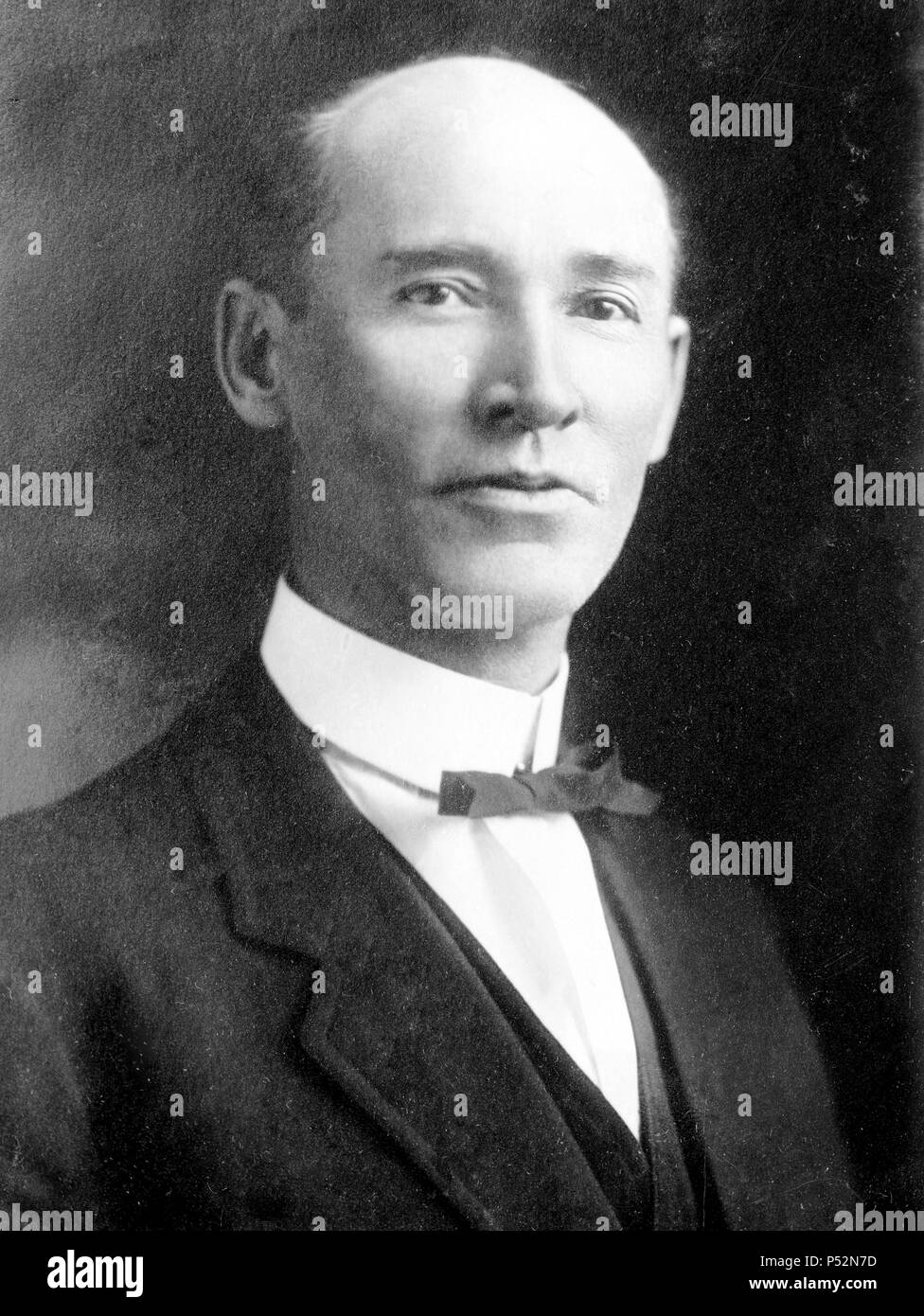 Austin Bruce Garretson (4. September 1856 - vom 27. Februar 1931) war ein US-amerikanischer Arbeitsmarkt Führer, Leiter des Ordens der Bahn Leiter war von 1906 bis 1919. Er gewann nationale Prominenz im Jahre 1916, als er einen bundesweiten Eisenbahnerstreik im Austausch gegen einen Acht-Stunden-Tag mit Zeit-und-ein-halb Überstundenvergütung abgewendet. Stockfoto