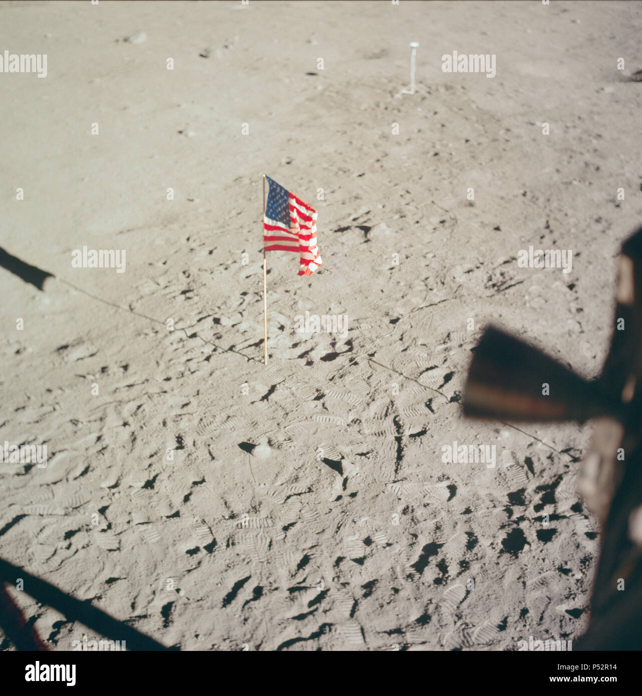 Steht Die Amerikanische Flagge Noch Auf Dem Mond Flagge und fußabdrücke mond -Fotos und -Bildmaterial in hoher Auflösung