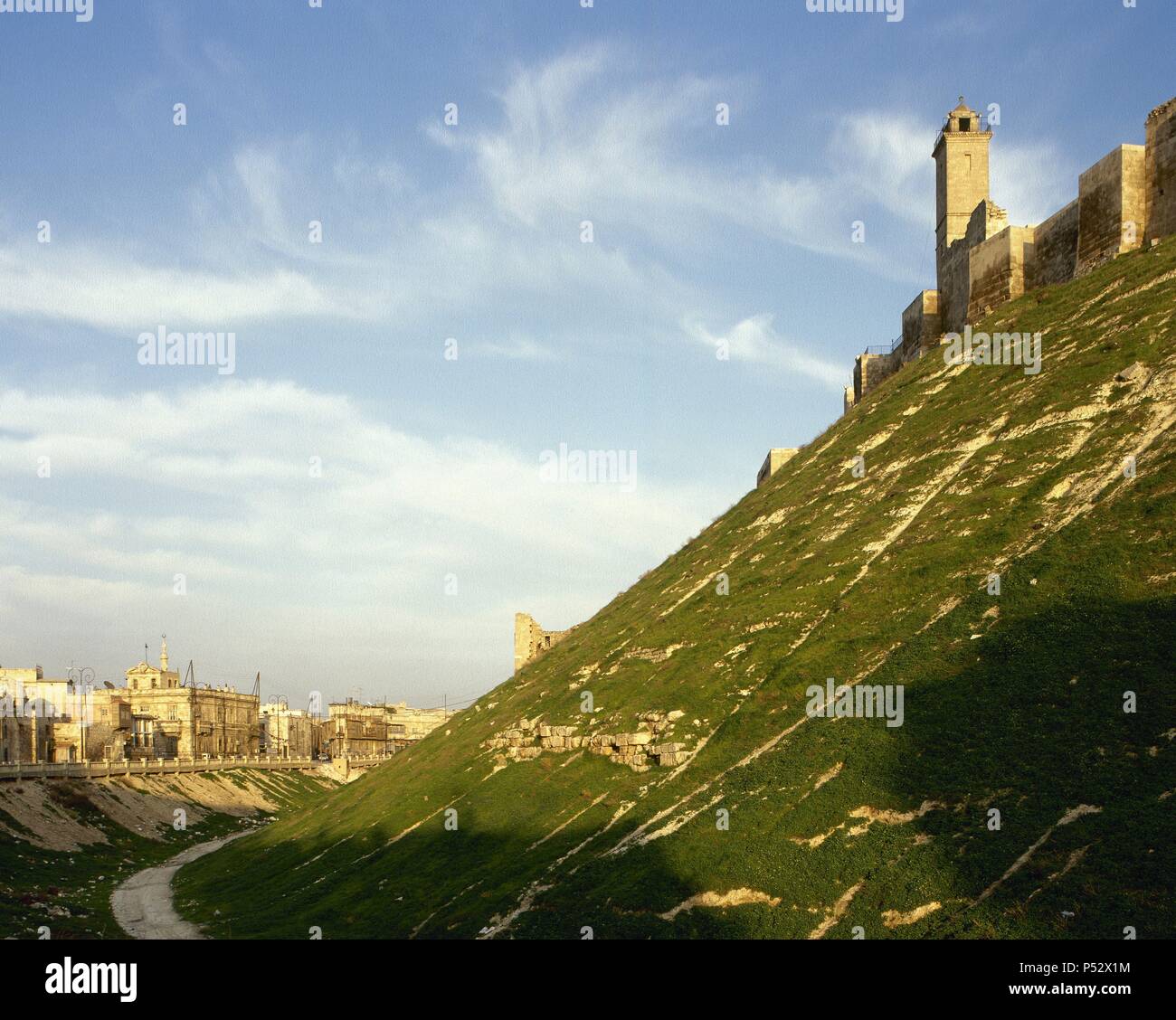 Syrien. Zitadelle von Aleppo. Mittelalterliche befestigte. 3. Jahrtausend BC-12. Jahrhundert n. Chr. gebaut. Stockfoto
