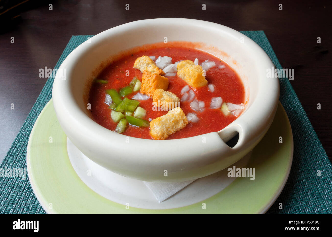 Spanische gazpacho suppe -Fotos und -Bildmaterial in hoher Auflösung ...
