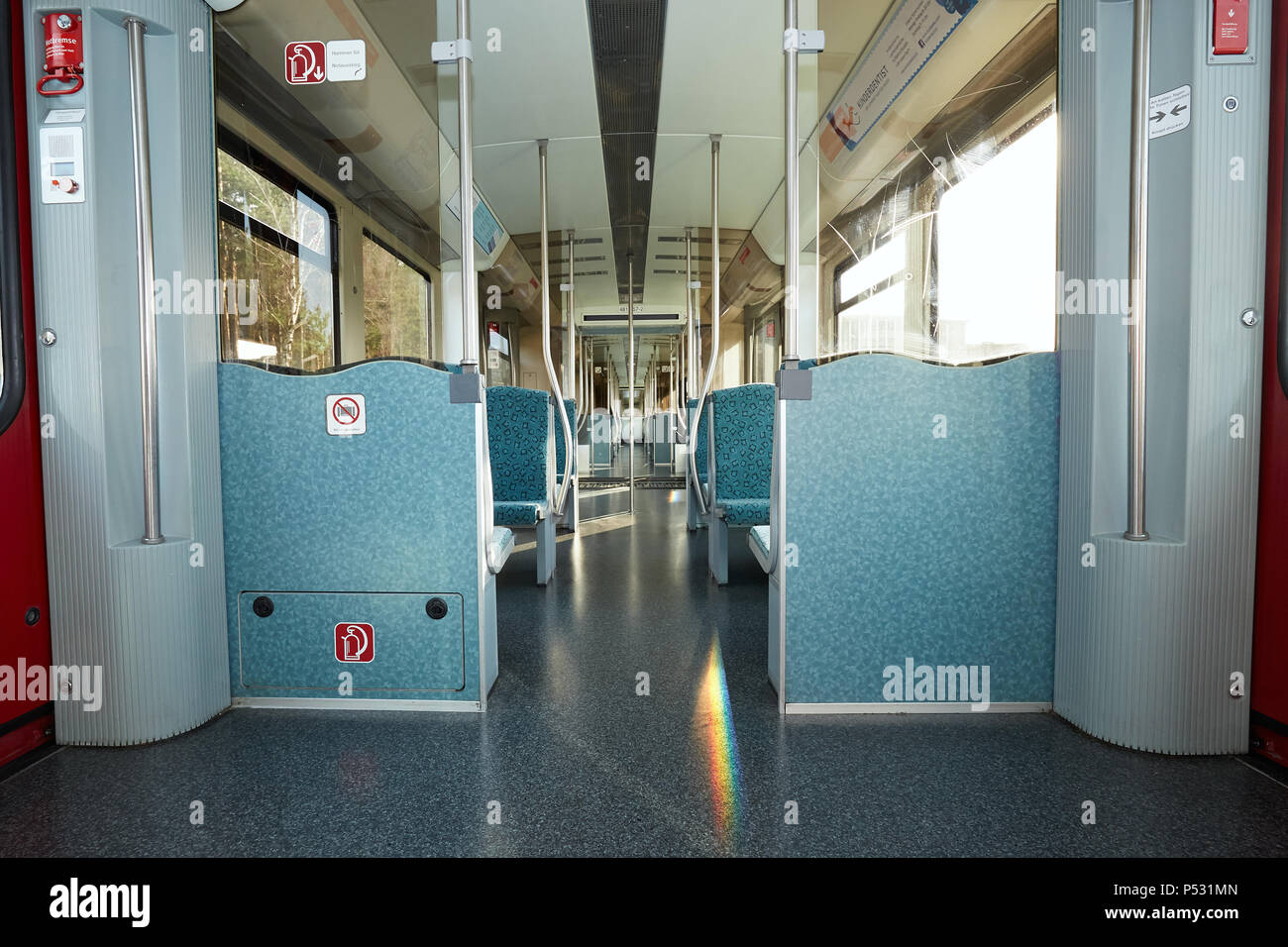Berlin, Deutschland - Ein leeres Abteil im Waggon einer Klasse 481 S-Bahn Stockfoto