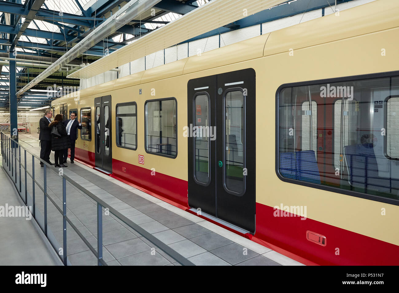 Berlin, Deutschland - Modell im Maßstab 1:1 der neuen S-Klasse 483 Stockfoto