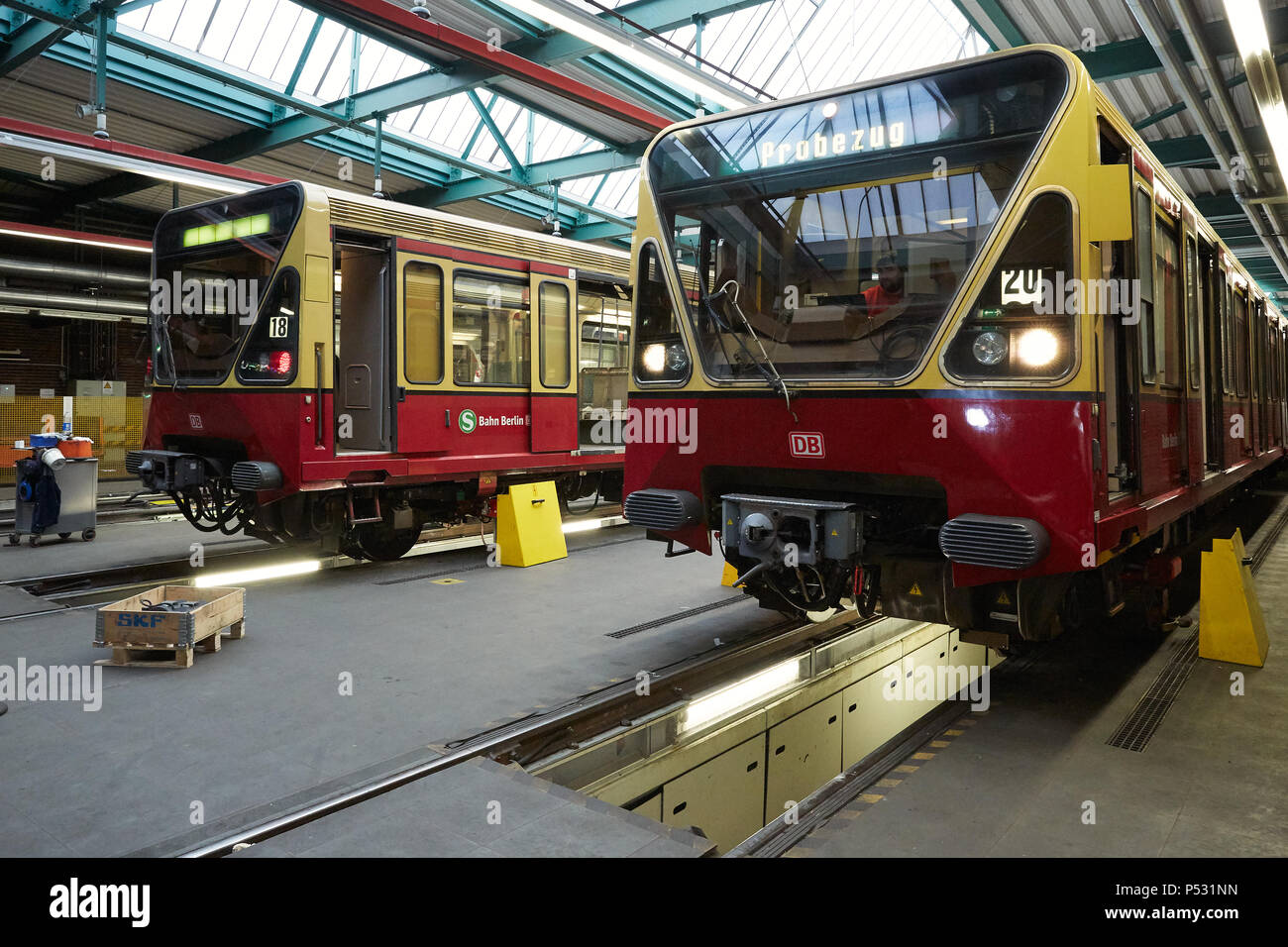 Berlin, Deutschland - Züge der S-Bahn Berlin aus der 480-Serie sind in der Werkstatt für die Wartung Stockfoto