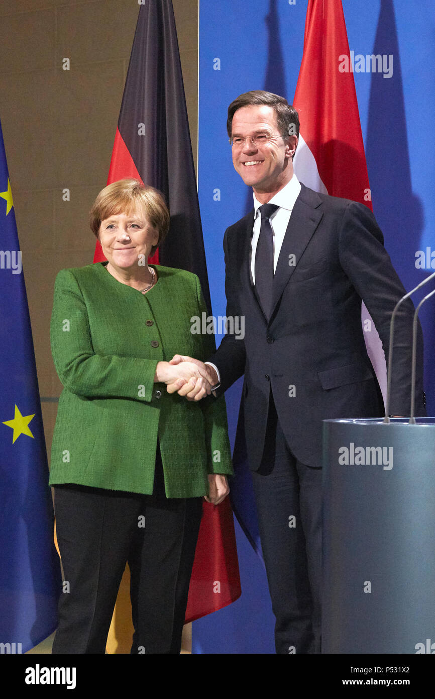 Berlin - Bundeskanzlerin Angela Merkel und dem Premierminister der Niederlande Mark Rutte. Stockfoto