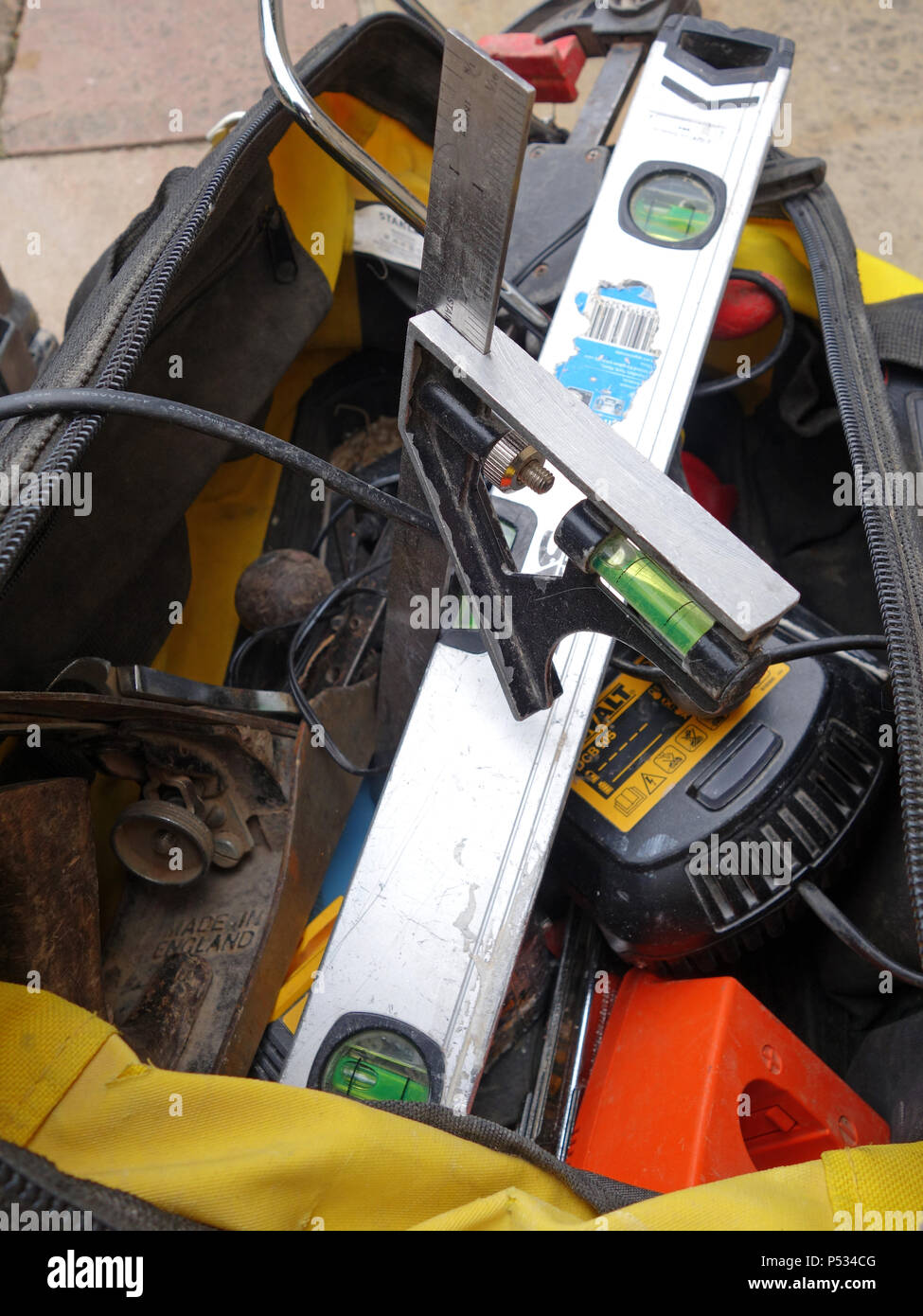 Professionelle trademan, komplett ausgestattetes tool kit Stockfoto