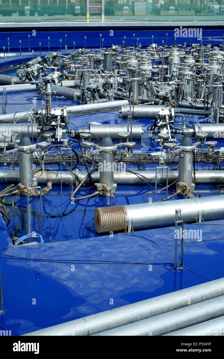 Brunnen Mechanismus unter Wartung an der Scheich Jaber Al Ahmad Kulturzentrum (JACC), das Opernhaus in Kuwait, Kuwait City, Kuwait Stockfoto