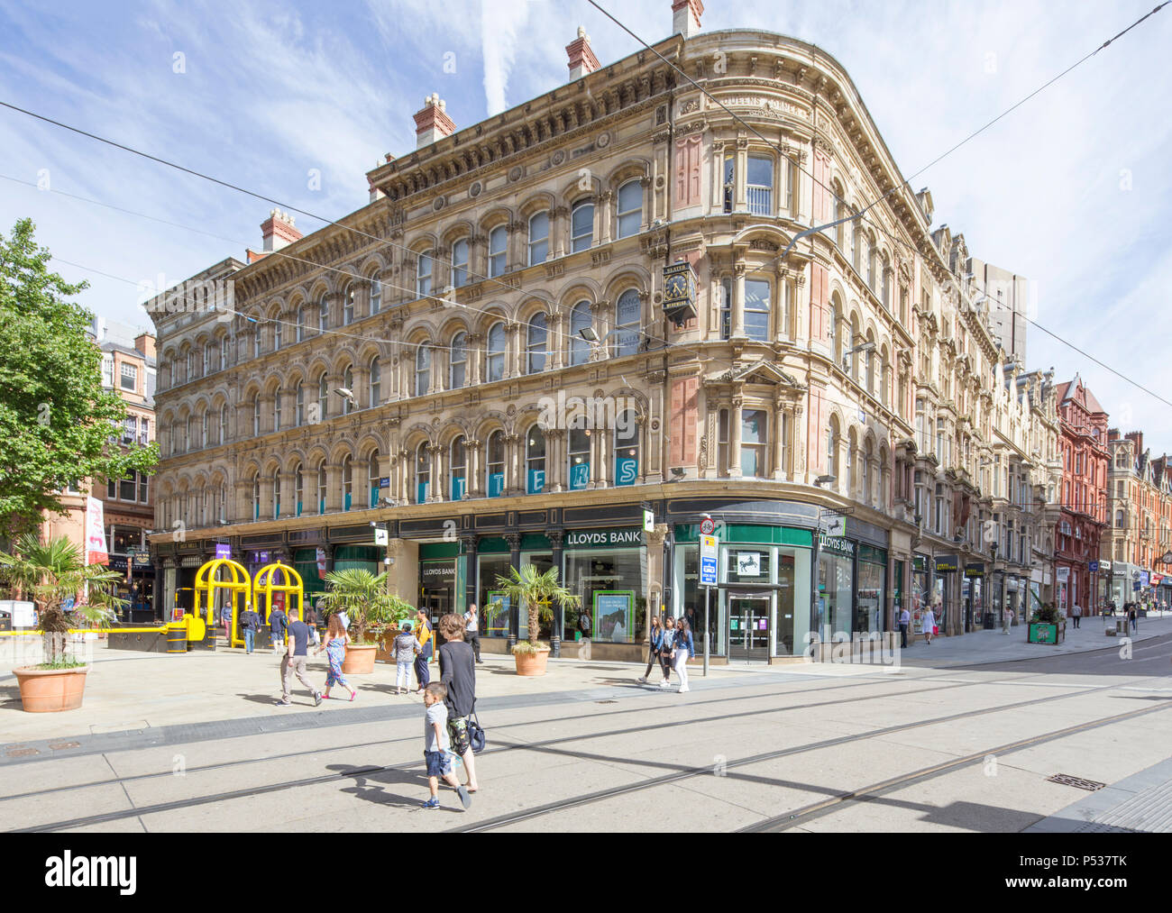 Birmingham City Centre an der Kreuzung der Corporation Street & New Street, Birmingham, England, Großbritannien Stockfoto