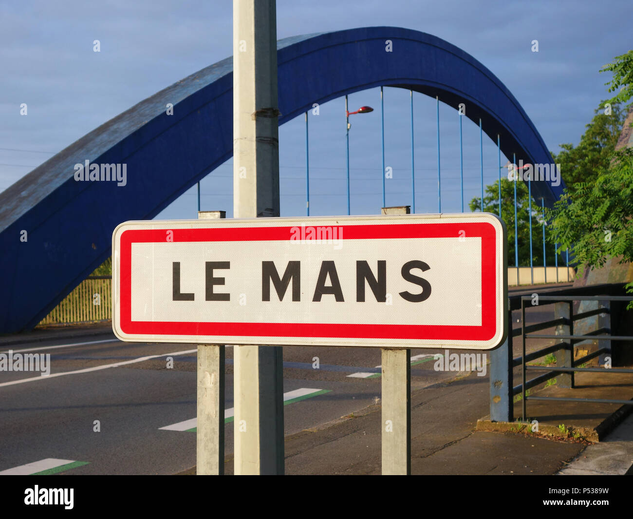 Stadt Zeichen für Le Mans, die traditionell für die 24 Stunden von Le Mans Stockfoto