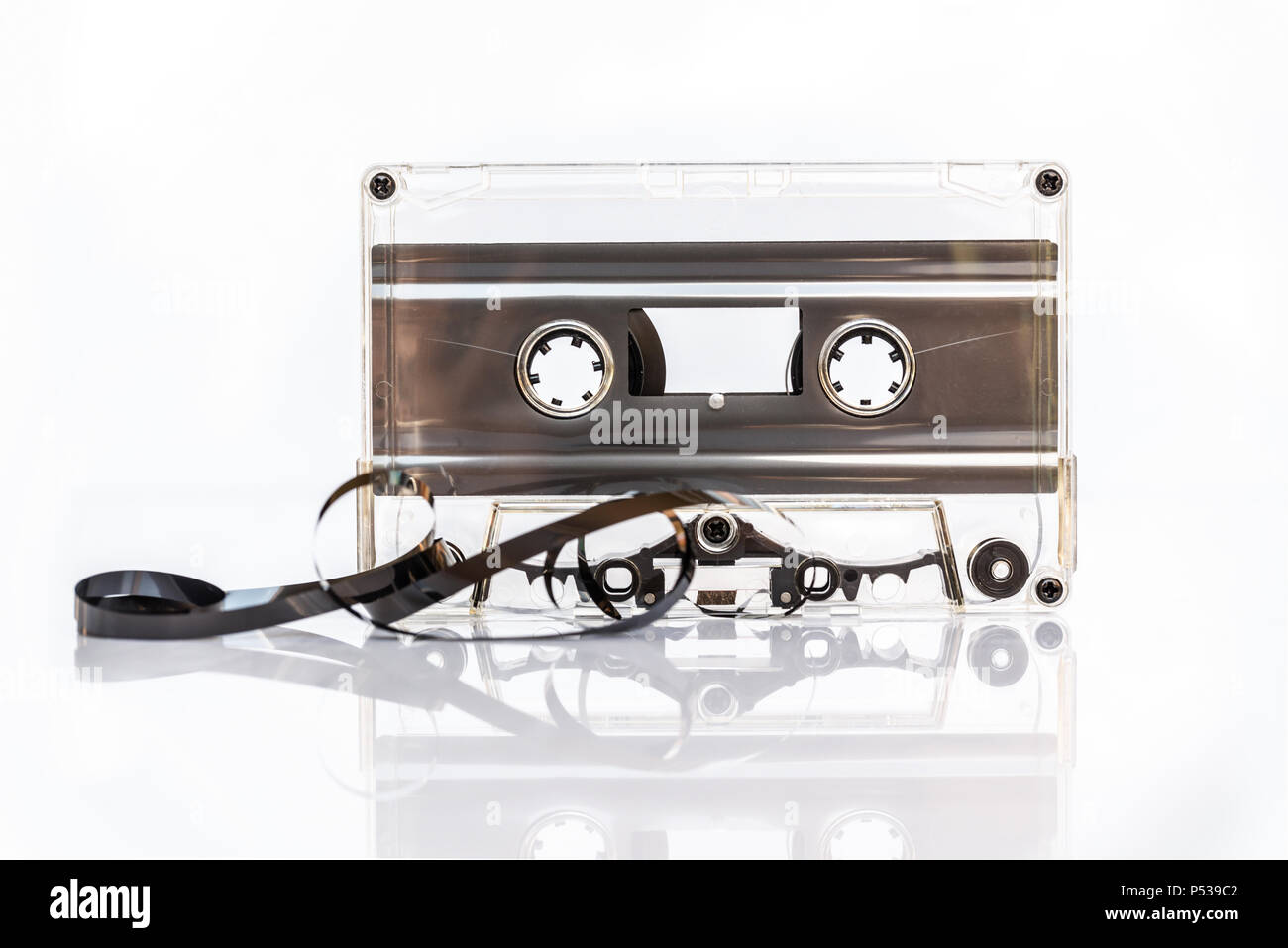 Transluzente Audio Cassette auf weißem Hintergrund Stockfoto