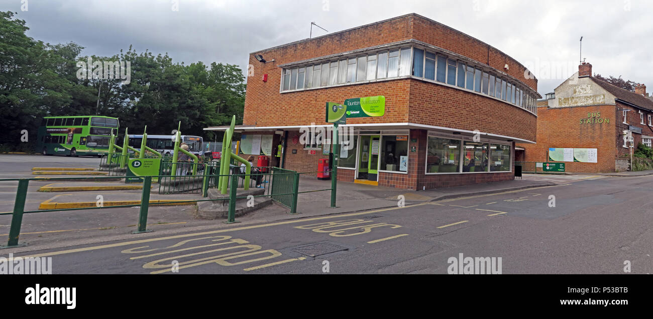 Taunton zum Busbahnhof, den ersten Bus, 2 Tower Street, Somerset, South West England, UK, TA1 4AF Stockfoto