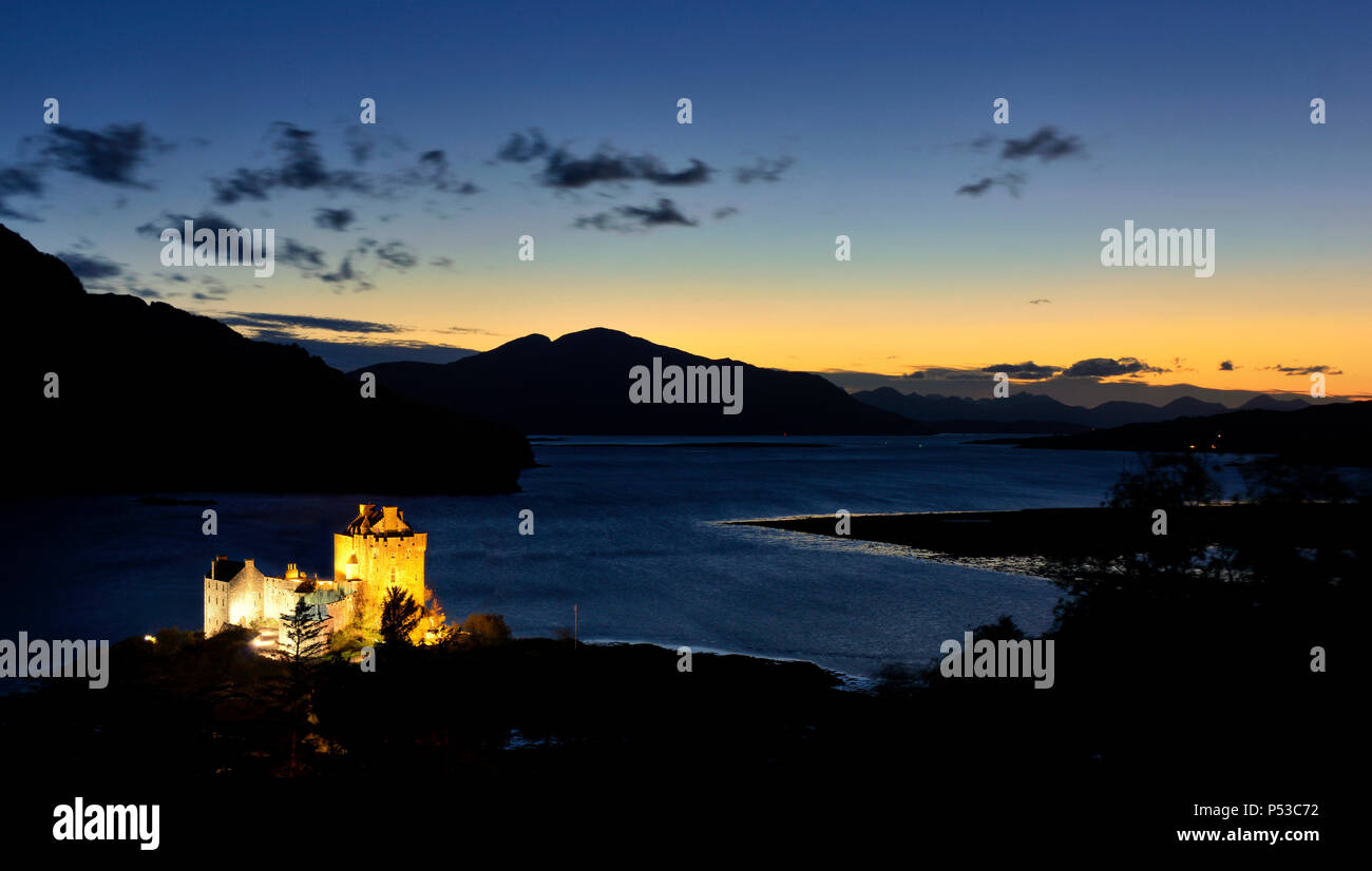 Eilean Donan Castle und das Nachleuchten von Sunset (1) Stockfoto