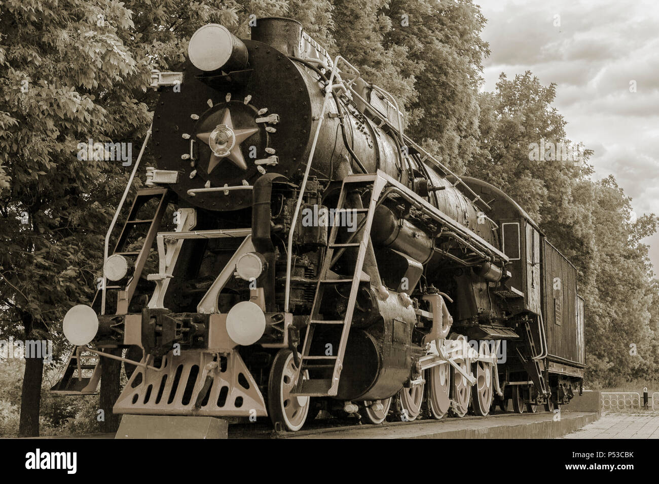 Die Lokomotive - Denkmal L-3291. Leistungsstarke, schönen Russischen Lokomotive. Stockfoto