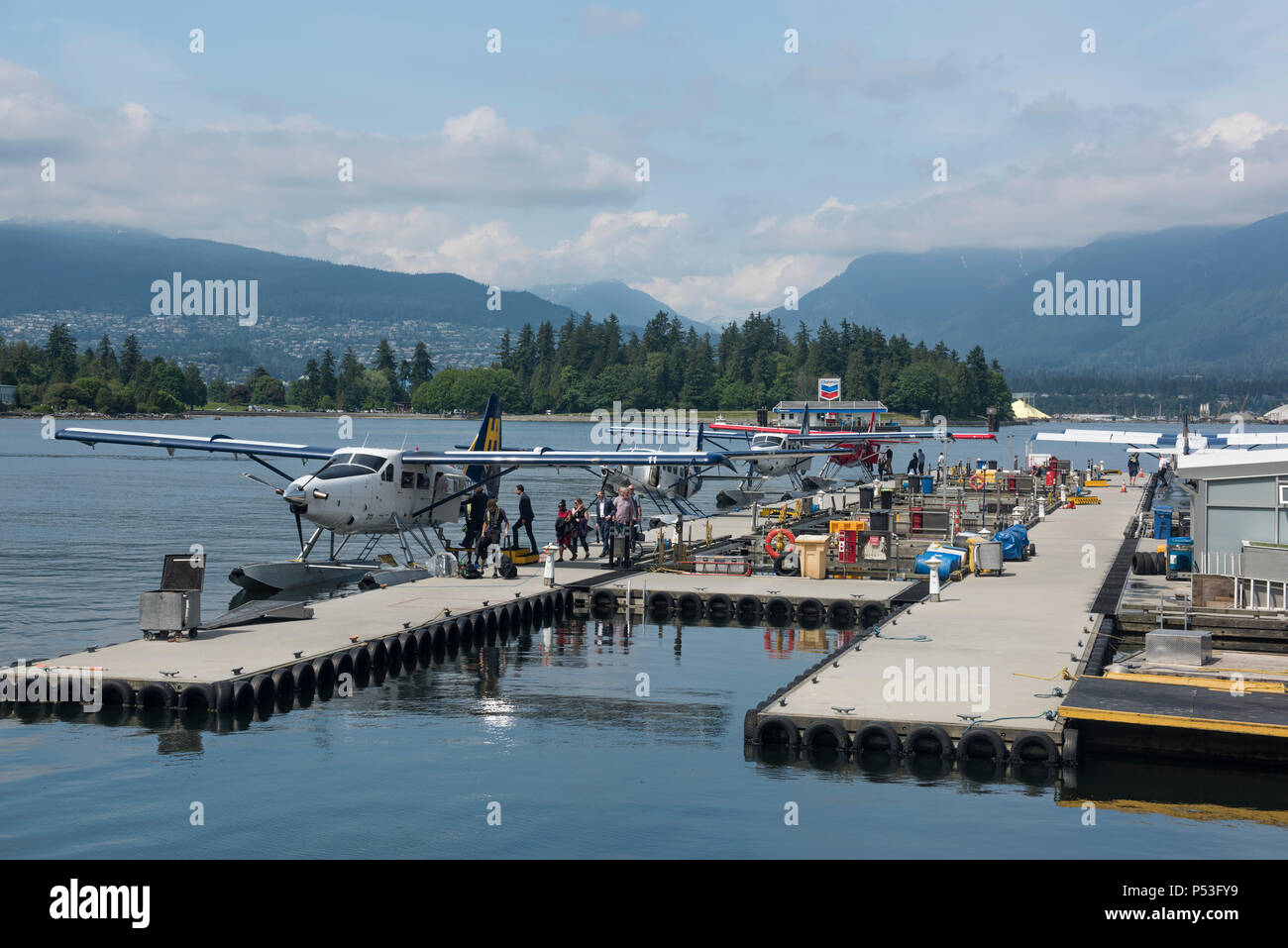 Wasserflugzeuge angedockt in Vancouver Harbour Flight Center, ein Wasserflugzeug Terminal in Coal Harbour entfernt. Stockfoto Wasserflugzeuge angedockt in Vancouver Harbour Flight Center, ein Wasserflugzeug Terminal in Coal Harbour entfernt. Stockfoto