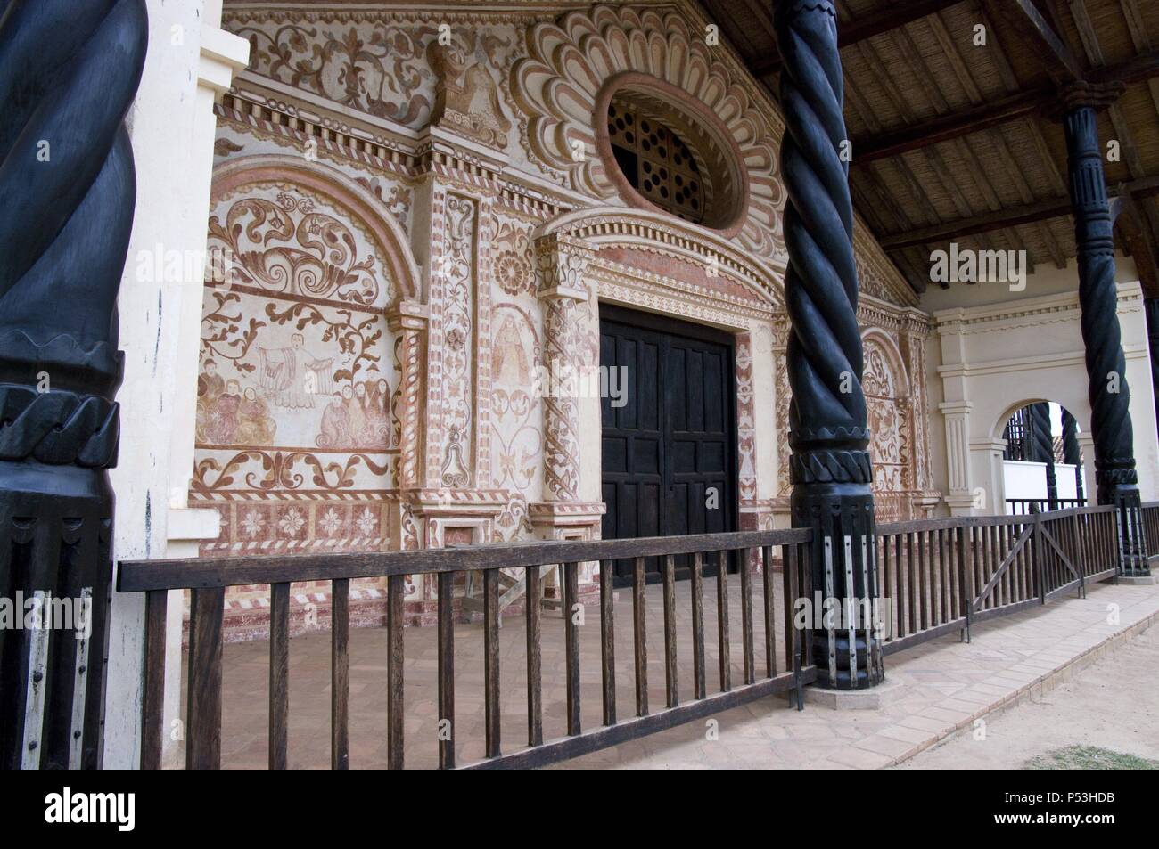 Bolivien. Santa Cruz. Koloniale Kirche von San Rafael (chiquitania). Alte Jesuit Mission (1695). UNESCO-Weltkulturerbe. Wandmalereien. Stockfoto