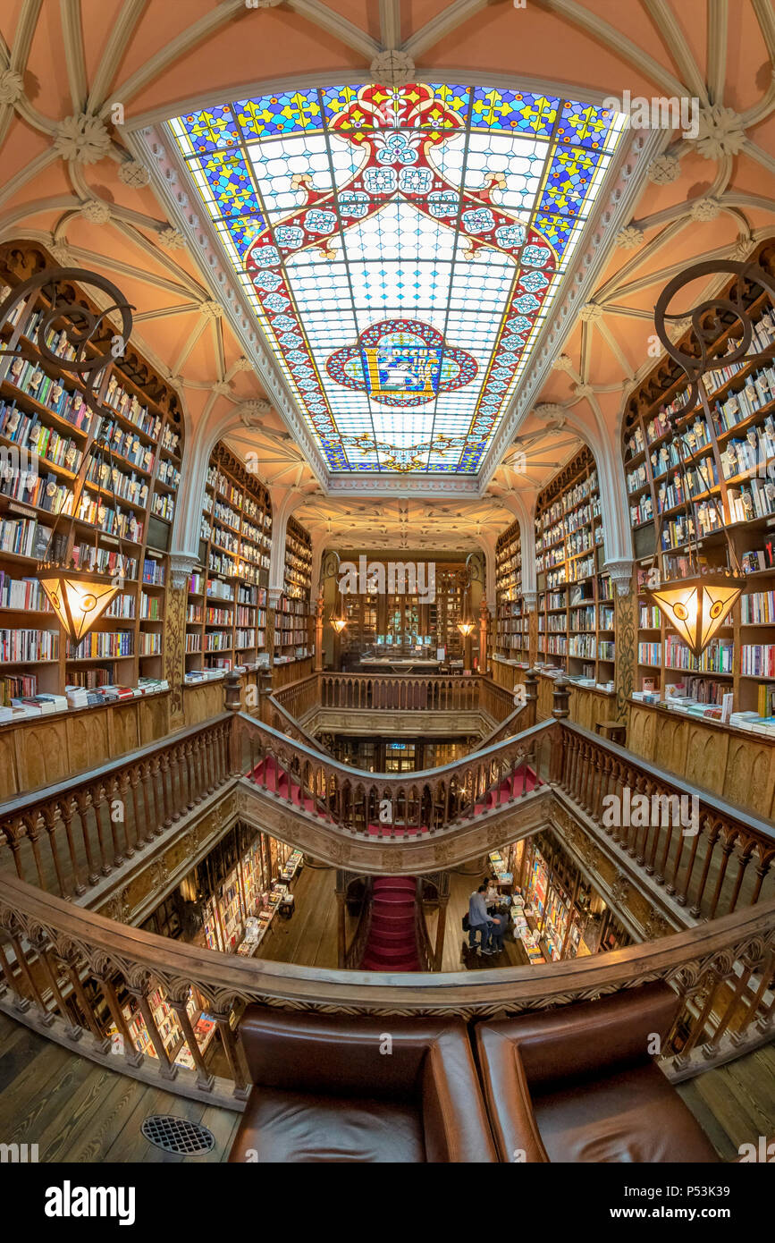 Berühmte Buchhandlung Lello, Interieur, Decke, Porto Portugal Stockfoto