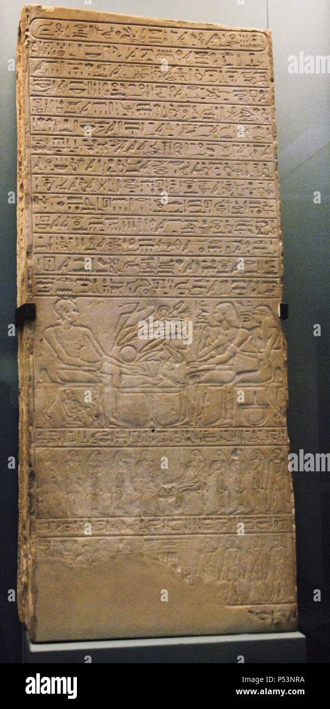 Kalkstein grabkunst Stele zeigt Antef sitzt, bevor Sie die Tabelle der Angebote. Neben ihm, seinem Vater, seiner Mutter und anderen Verwandten und Knechte. Vom Jahr 39 der Herrschaft von Senusret I (1971-1926 v. Chr.). 12. Dynastie. Reich der Mitte. British Museum. London. Vereinigtes Königreich. Stockfoto