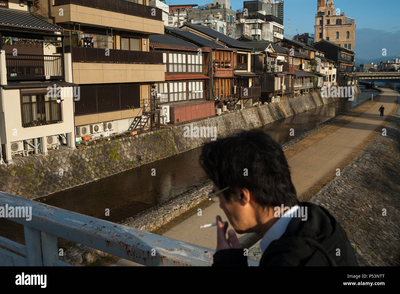 Kyoto, Japan, Blick auf die Stadt mit Fluss Kamo Stockfoto