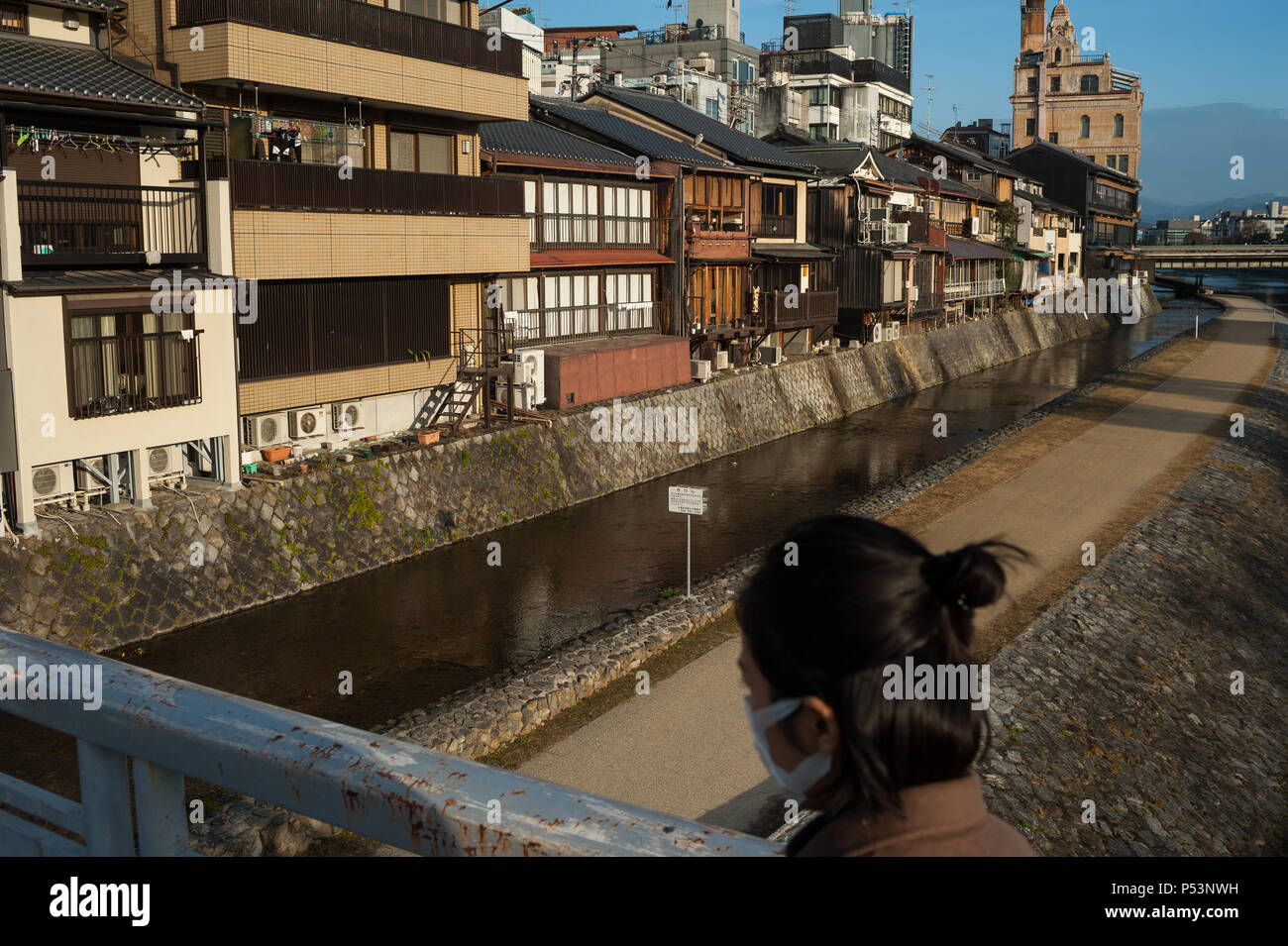 Kyoto, Japan, Blick auf die Stadt mit Fluss Kamo Stockfoto