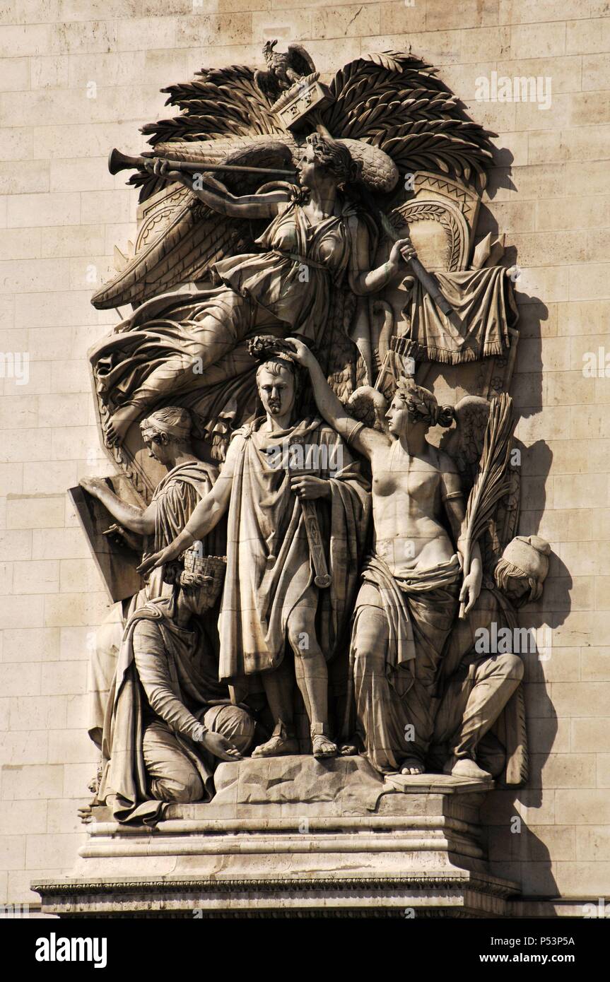 Frankreich. Paris. Arc de Triomphe. "Le Triomphe' von Jean-Pierre Cortot. Diese Gruppe verfügt über Napoleon, den die Göttin des Sieges, 1810 gekrönt. Stockfoto